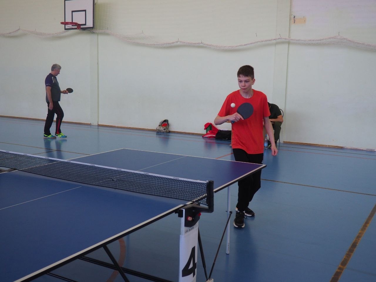 Өҫтәл теннисы берләштерә