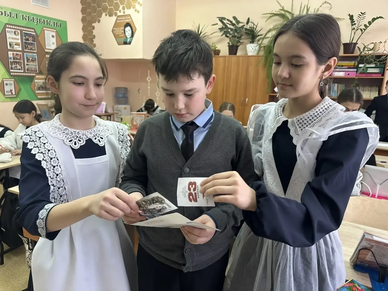 Оло йәштәгеләргә хаттар яҙалар