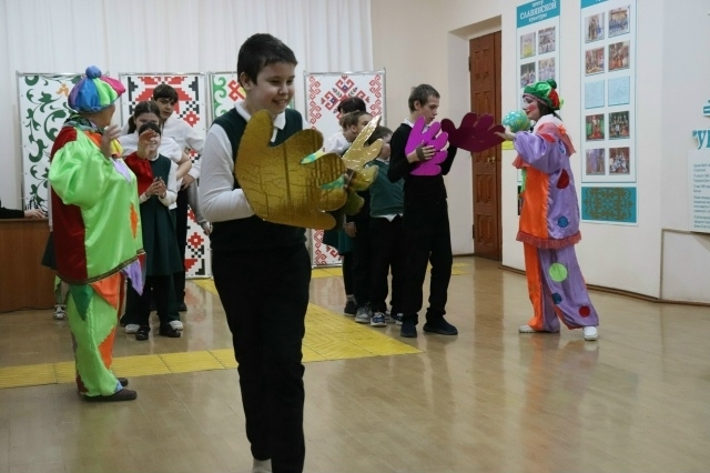 «Дуҫлыҡ һәм изгелек юлынан»