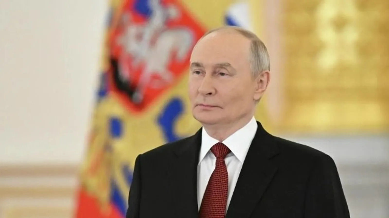 Владимир Путин: страна встречает День России с гордостью за свершения предков