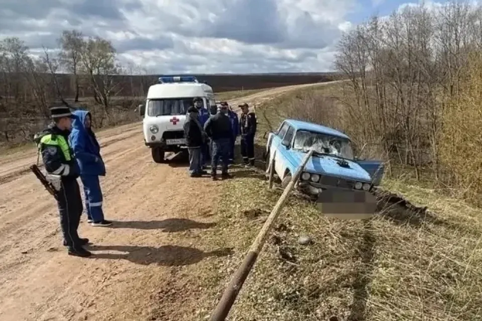 Бәләбәйҙә үлемесле юл фажиғәһе: автомобиль юл ситенә осҡан