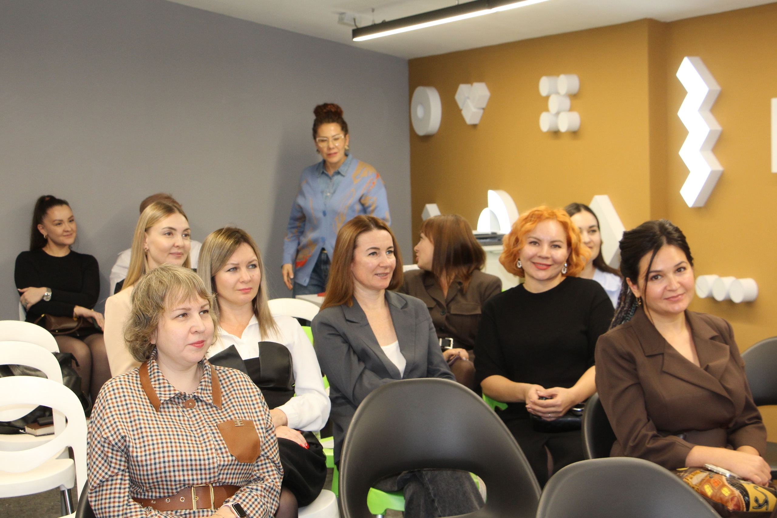 Бизнес ҡатын-ҡыҙҙары: үҫеш, ярҙам, берләшеү