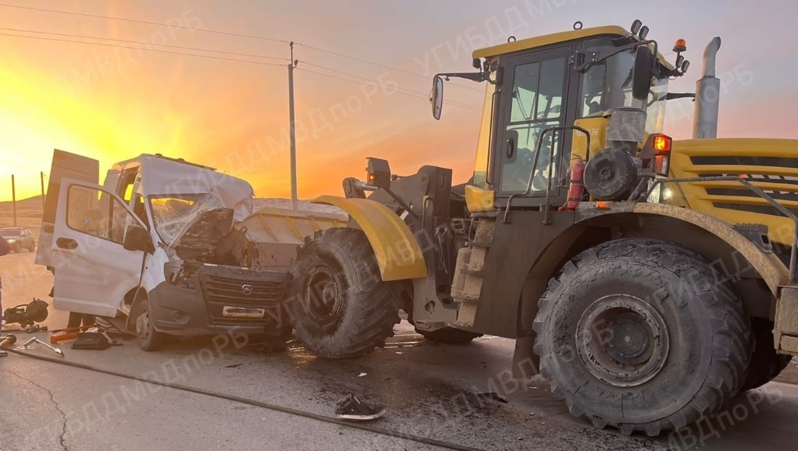 Башҡортостанда автобус менән трактор бәрелешкән: алты кеше имгәнгән