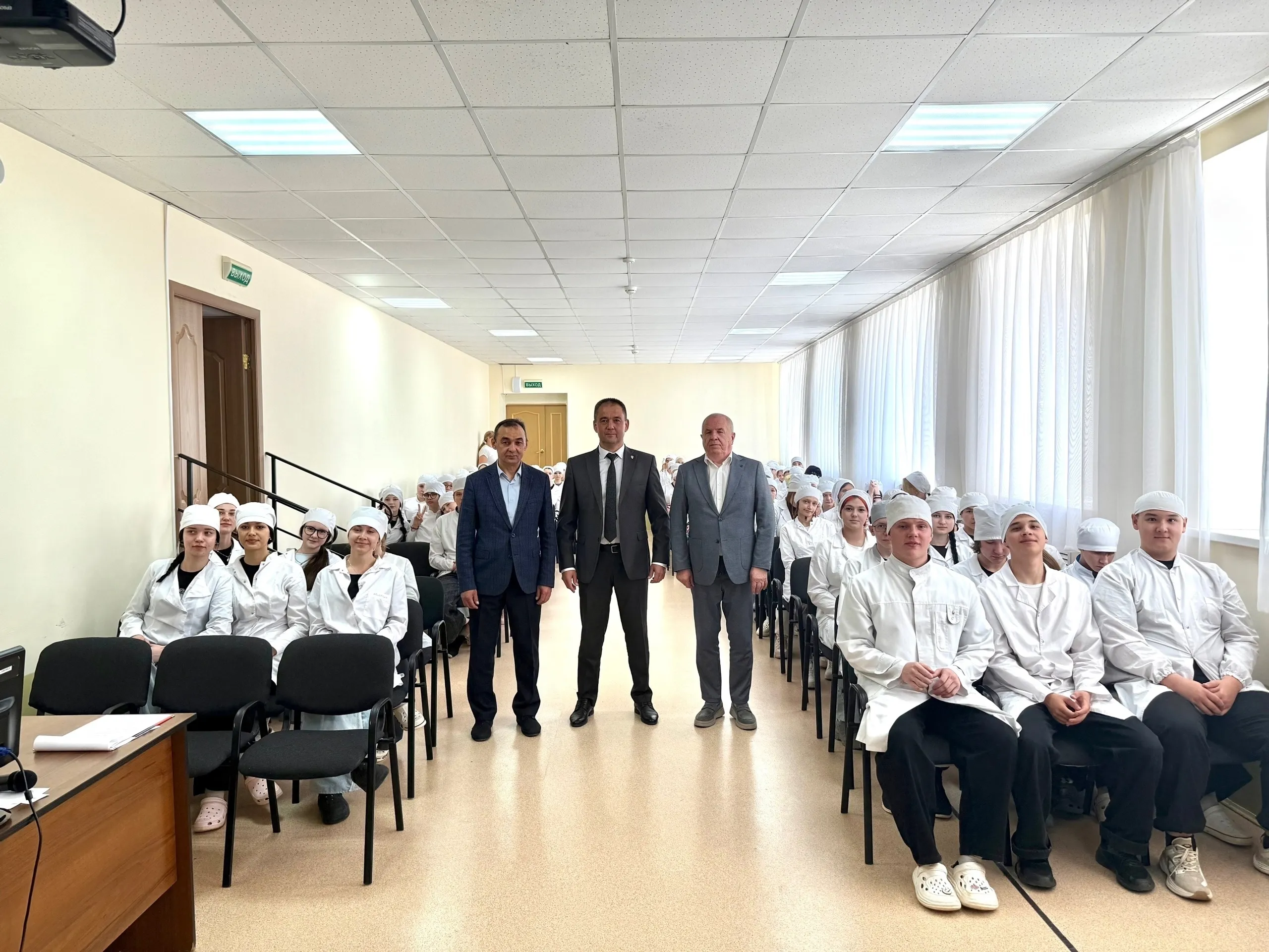 Кесе ватан хаҡына быуындар диалогы