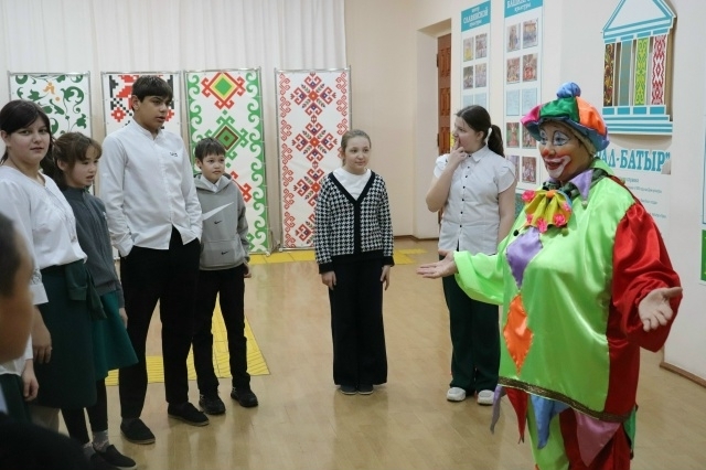 «Дуҫлыҡ һәм изгелек юлынан»