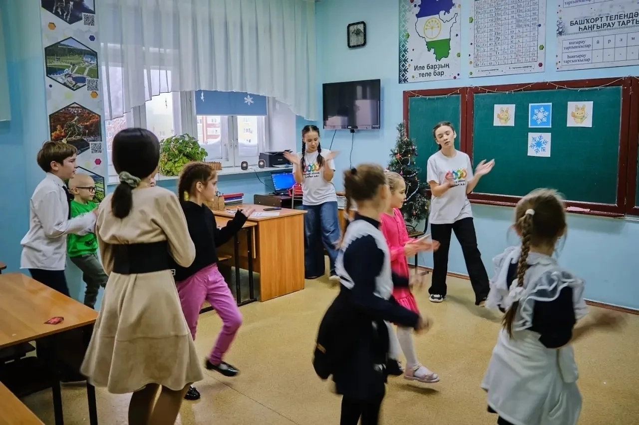 Гимназистар Ҡыш бабай һандығын тапты