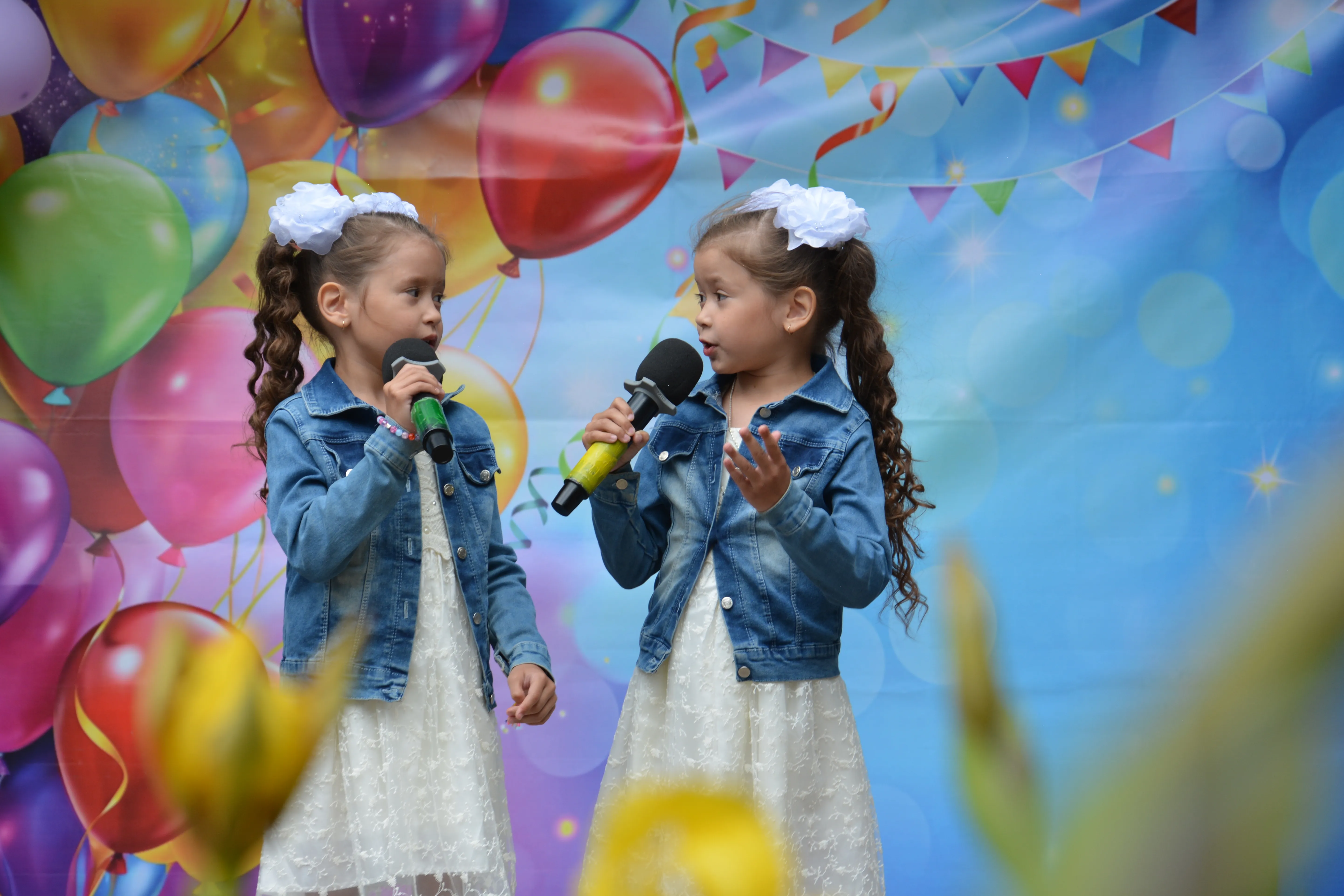 Бер сәхнәлә 17 пар игеҙәк һәм ике өс игеҙәк!