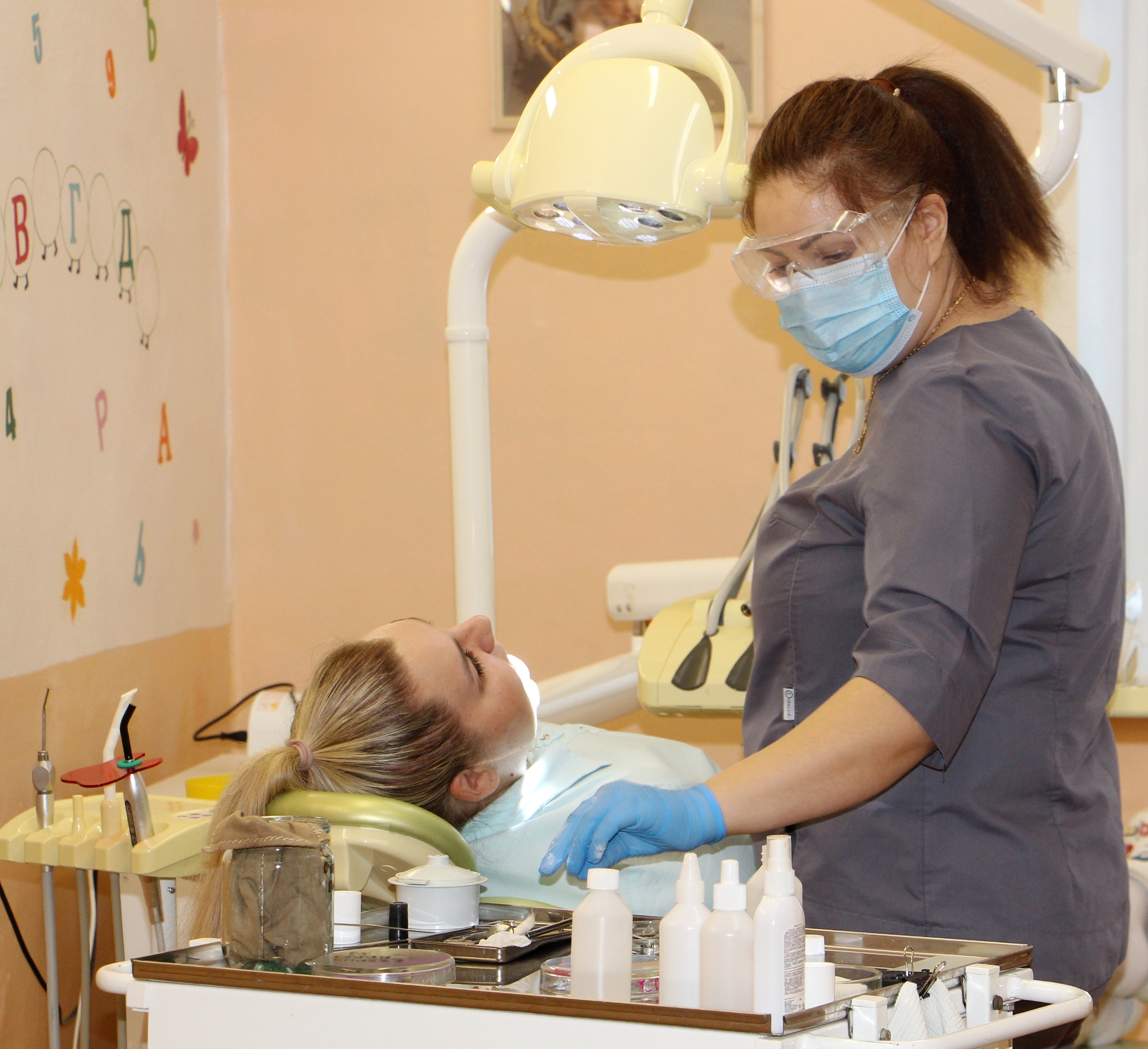 9 ғинуар - Халыҡ-ара стоматолог көнө