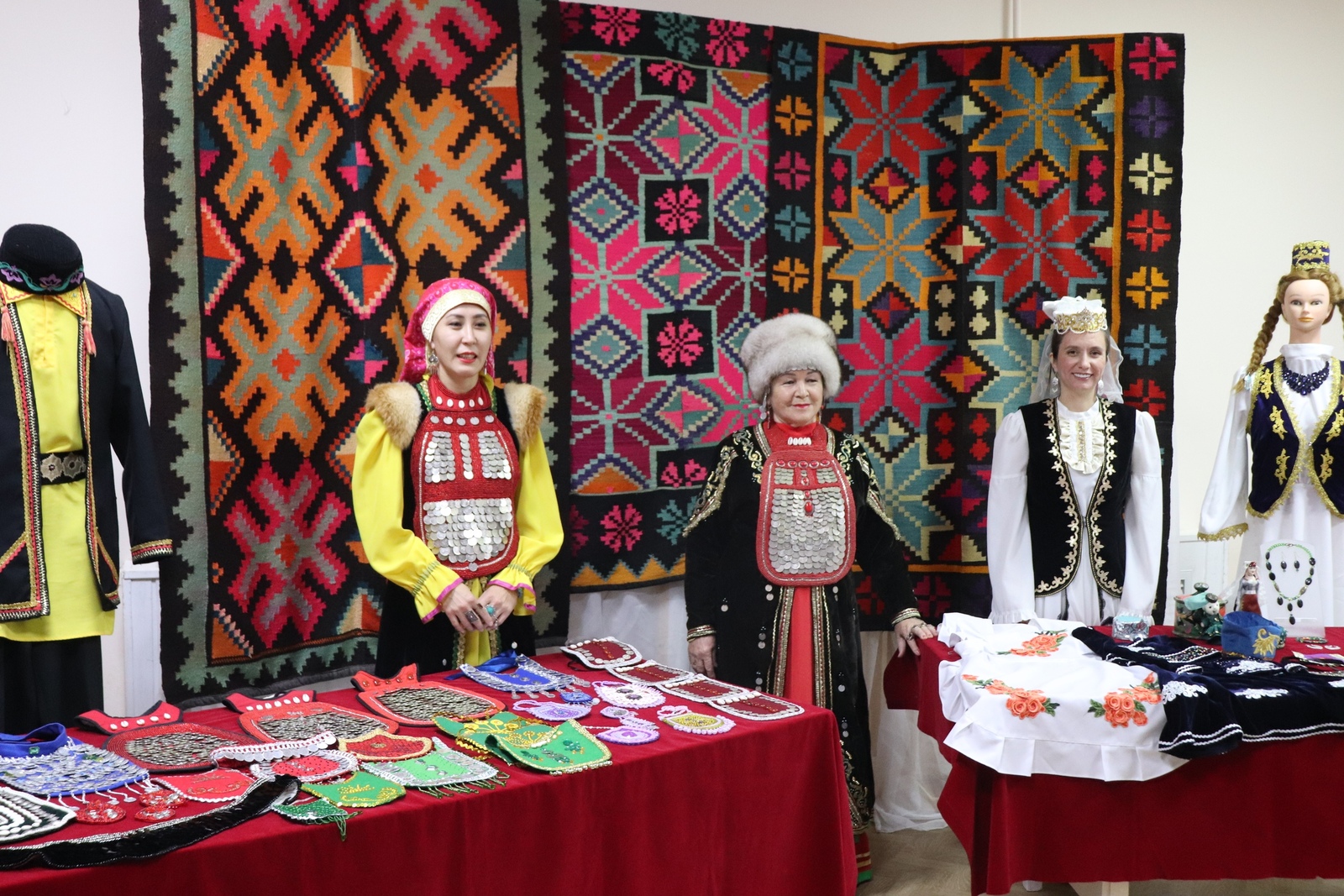 «Халыҡ ижады ынйыһы» таныштыра