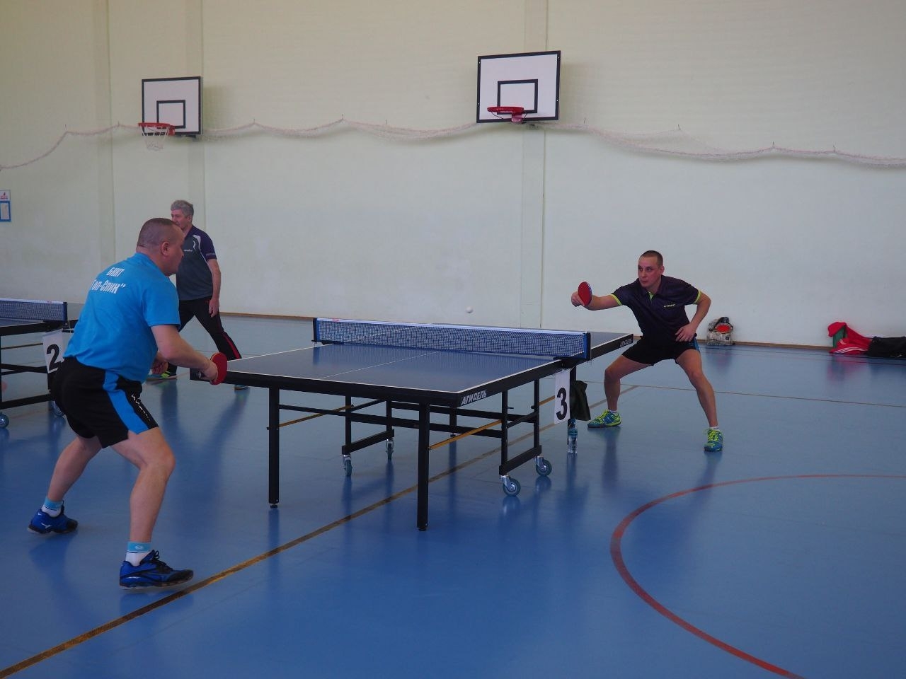 Өҫтәл теннисы берләштерә