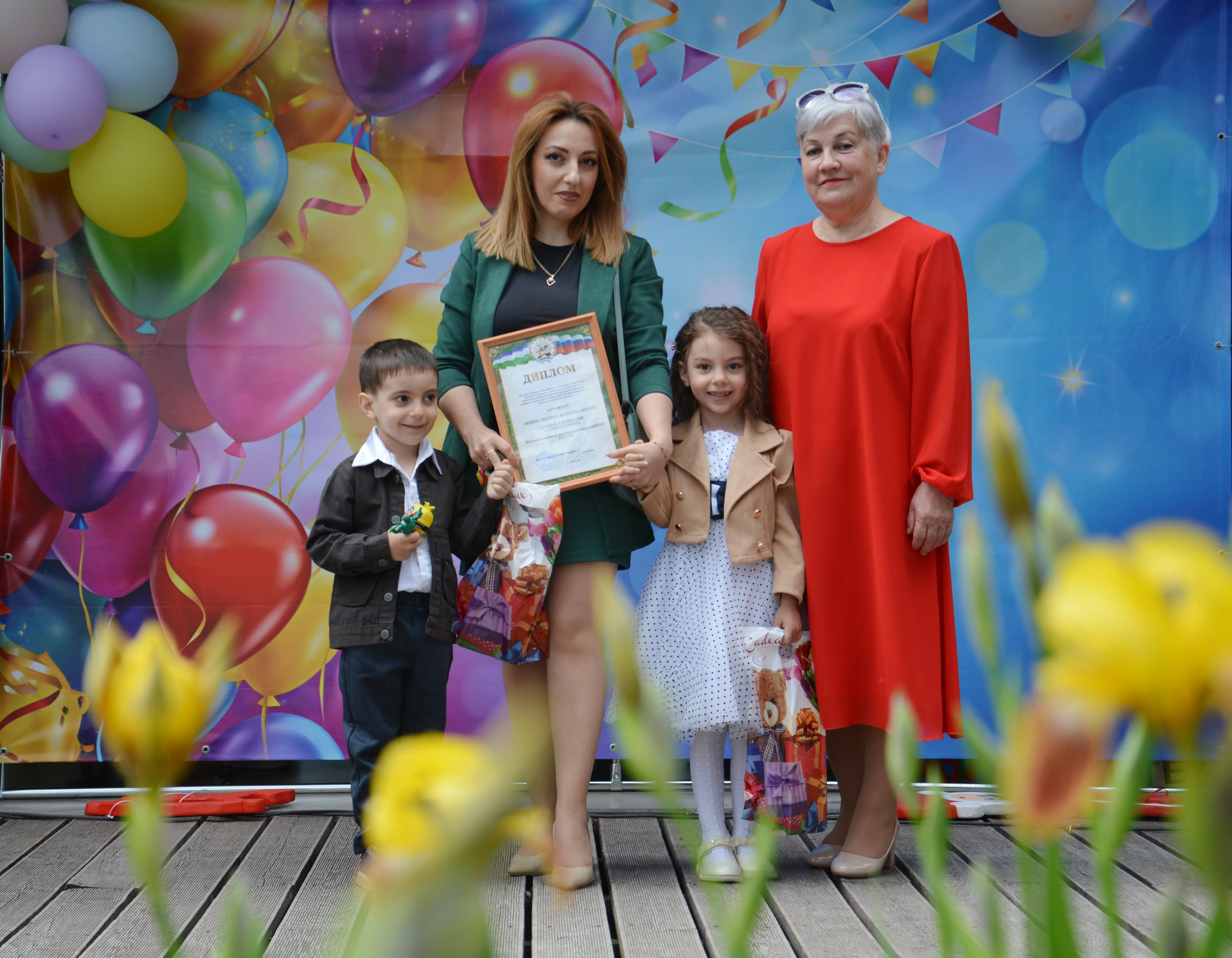 Бер сәхнәлә 17 пар игеҙәк һәм ике өс игеҙәк!