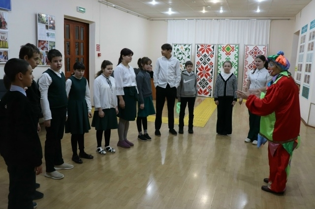 «Дуҫлыҡ һәм изгелек юлынан»