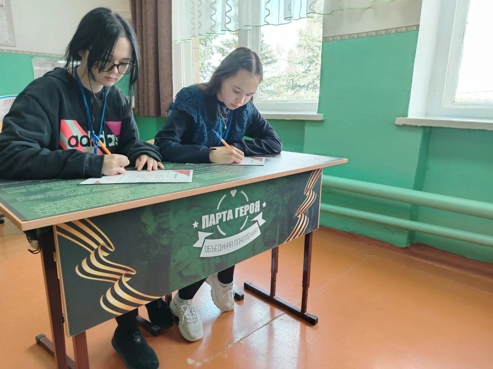 Мәтәүбашта бәләкәй ватан илһөйәрҙәре парта артында ултыра