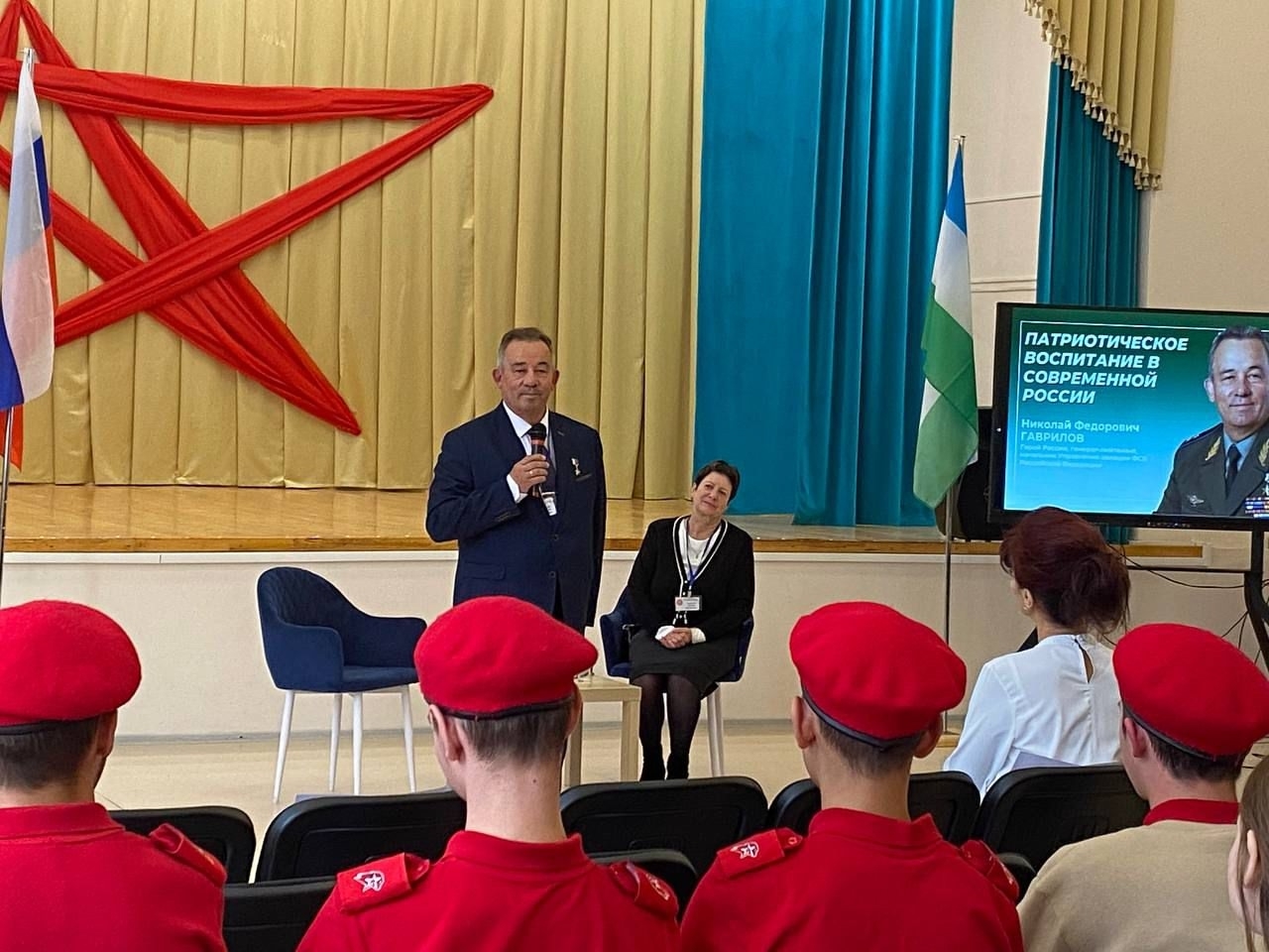 «Геройҙар менән диалогтар»: 15-се мәктәптә Рәсәй Геройы менән осрашыу