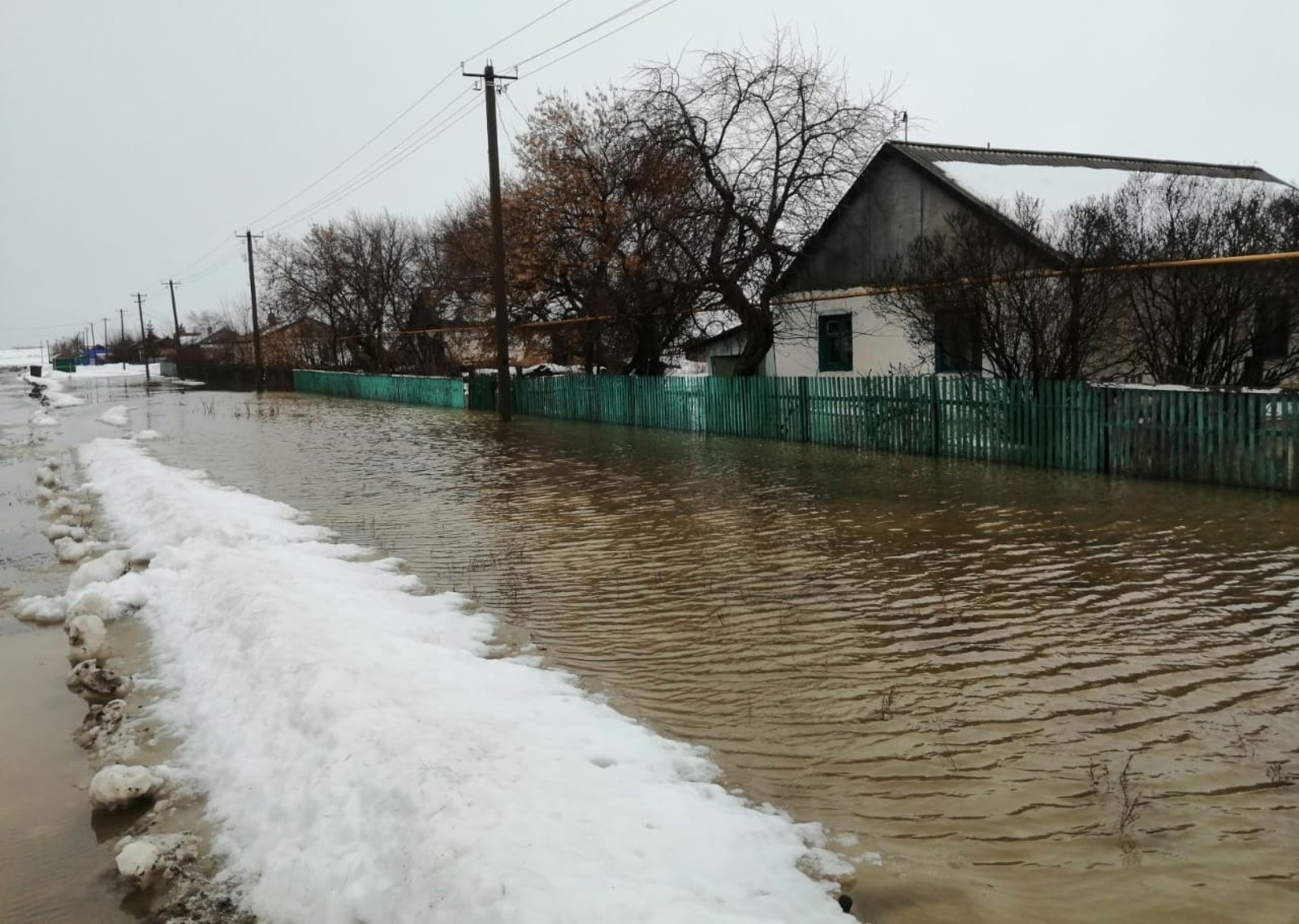 В Хайбуллинском районе подтоплены дороги и придомовые территории