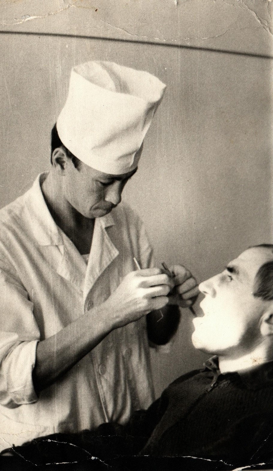 9 ғинуар - Халыҡ-ара стоматолог көнө