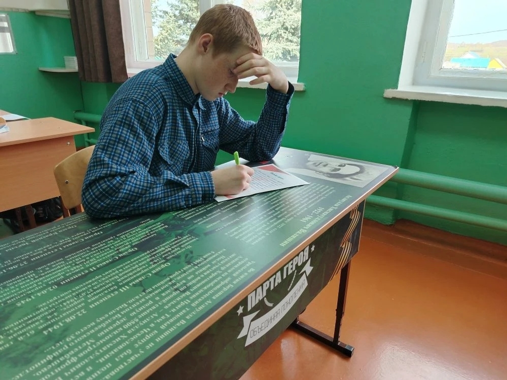 Мәтәүбашта бәләкәй ватан илһөйәрҙәре парта артында ултыра