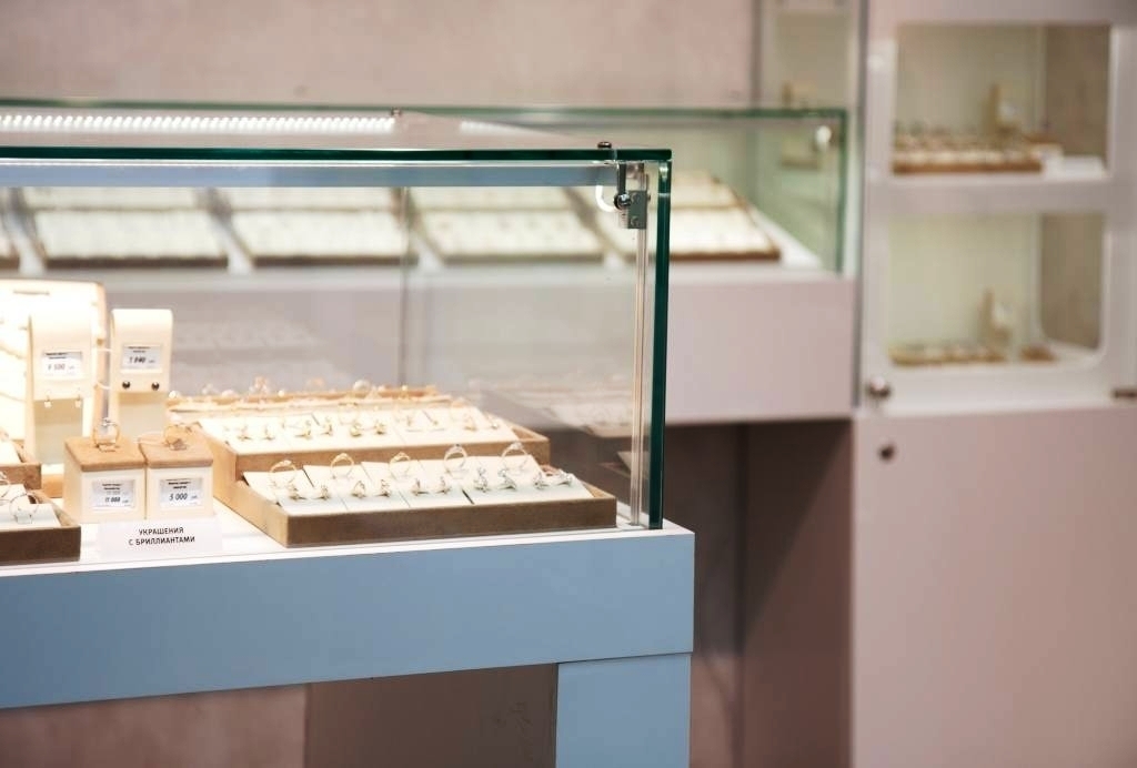 Бәләбәйҙә ювелир магазинынан 260 мең һумлыҡ ювелир әйберҙәре урланған