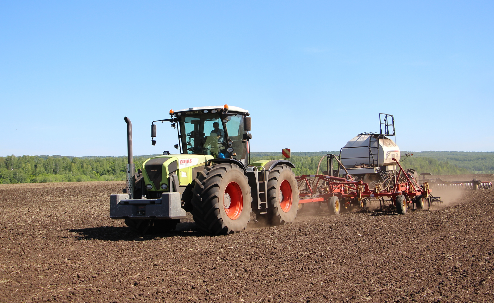 Ауыл эшсәндәрен ҡыҙыу осор көтә