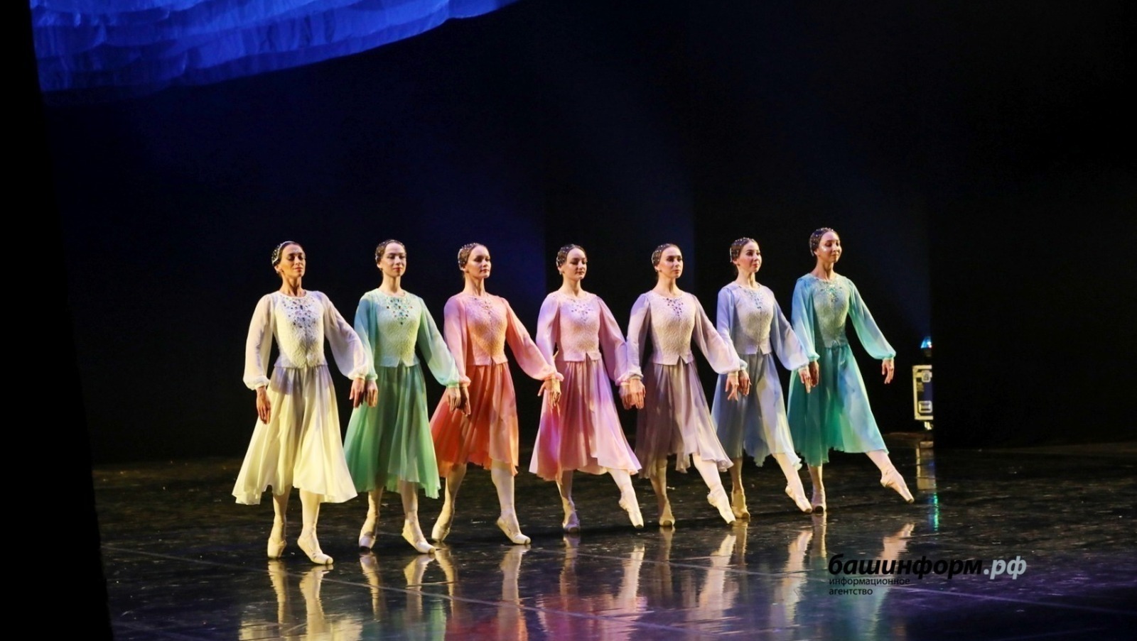 Башҡорт опера һәм балет театры йәнә Ҙур театр сәхнәһендә сығыш яһай