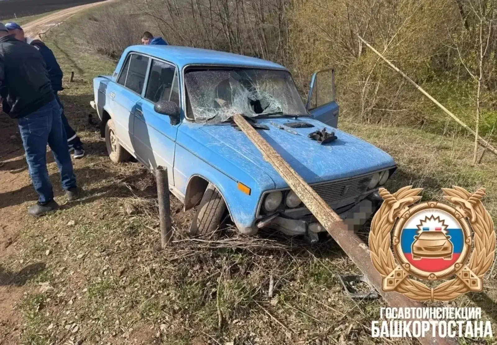 Бәләбәйҙә үлемесле юл фажиғәһе: автомобиль юл ситенә осҡан