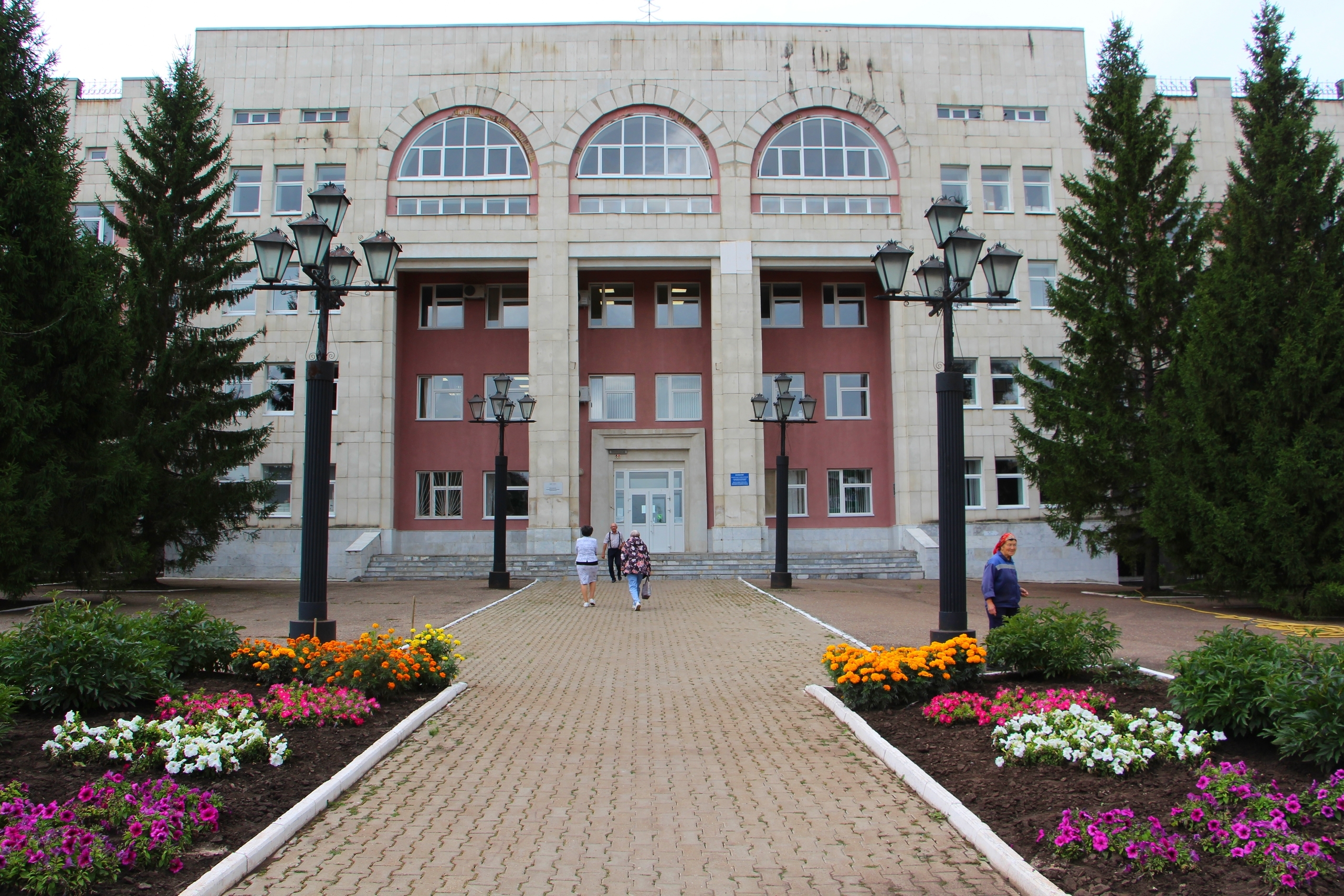 «Аксаковнефть» идаралығына - 70 йыл!   Төбәк тарихына сағыу биттәр яҙҙылар