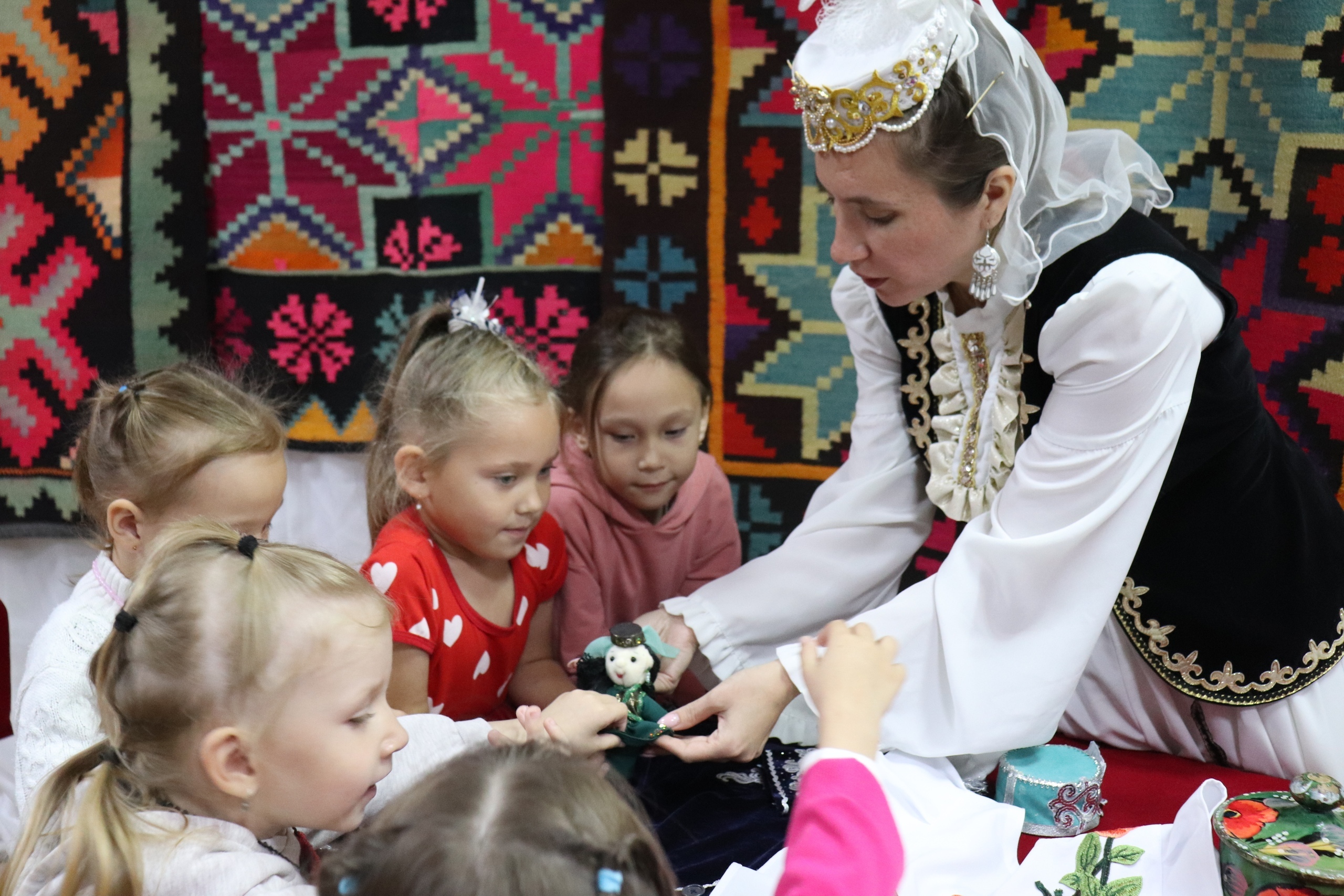 «Халыҡ ижады ынйыһы» таныштыра