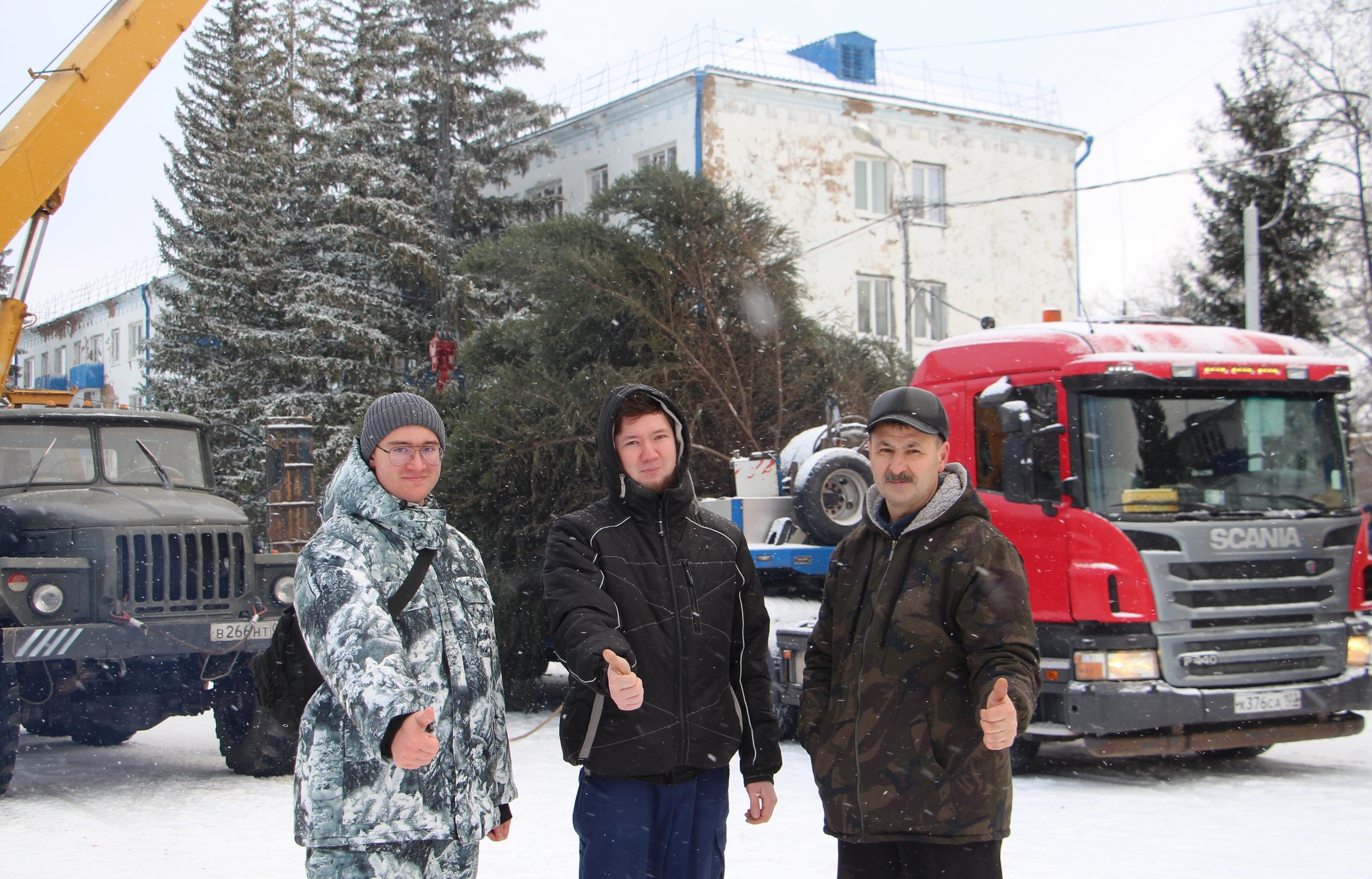 Райондың төп Яңы йыл майҙанына шыршы ҡуйылды